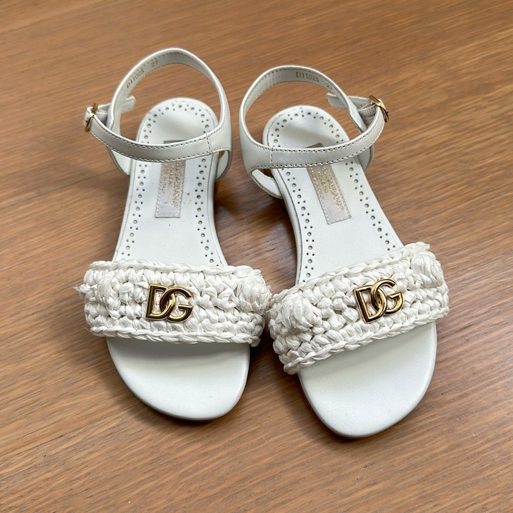 Kids Dolce and Gabbana sandals. Very lightly worn.size 27.